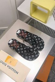 Picture of LV Slippers _SKU445815054611926